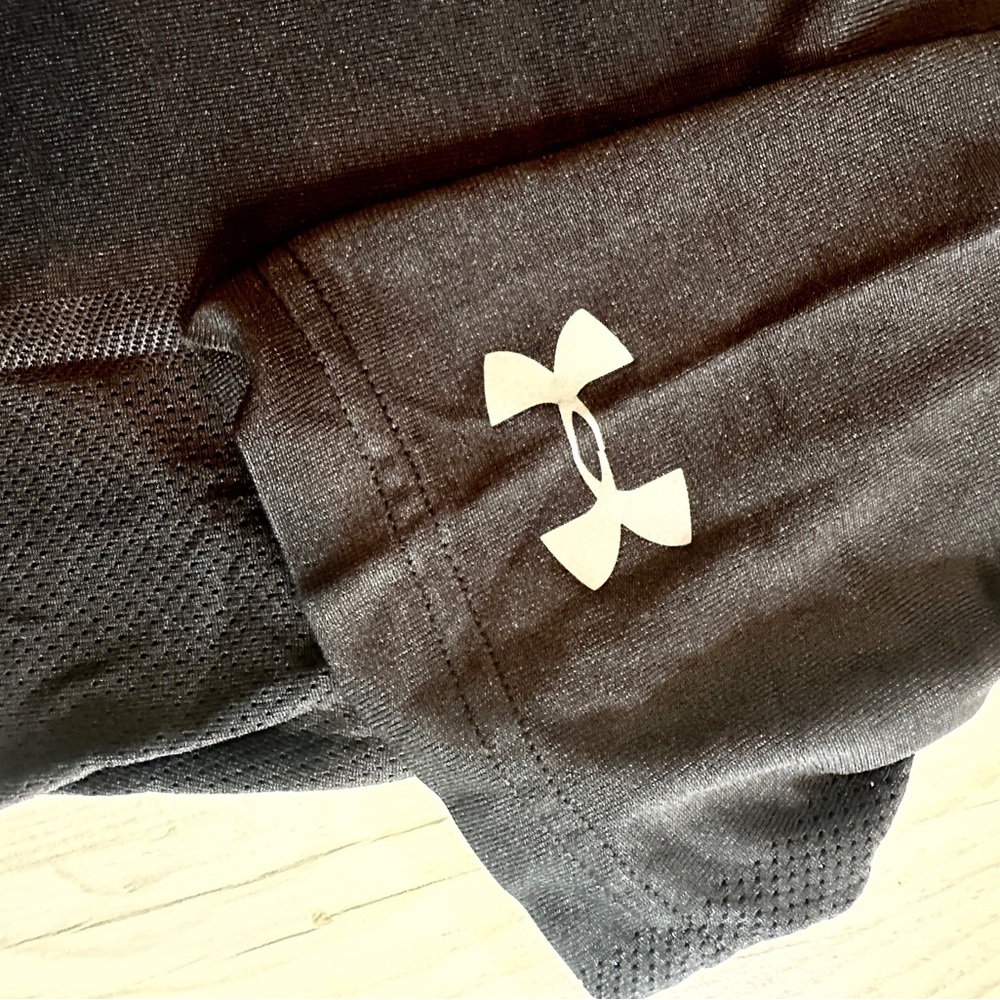 Bundle of two men’s under armor, athletic shirts, size medium - Picture 8 of 10